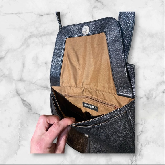 Black
Leather travelsmith - Picture 5 of 8